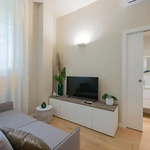 https://i-host-apartment-ranzoni-1.it-lombardy.com